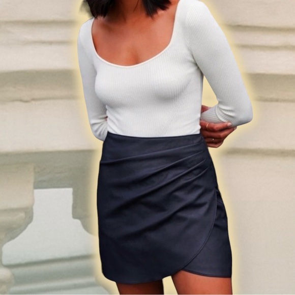 Abercrombie & Fitch Black Vegan Leather Pleated Side Tulip Hem Mini Skirt Sz XS - Picture 5 of 15